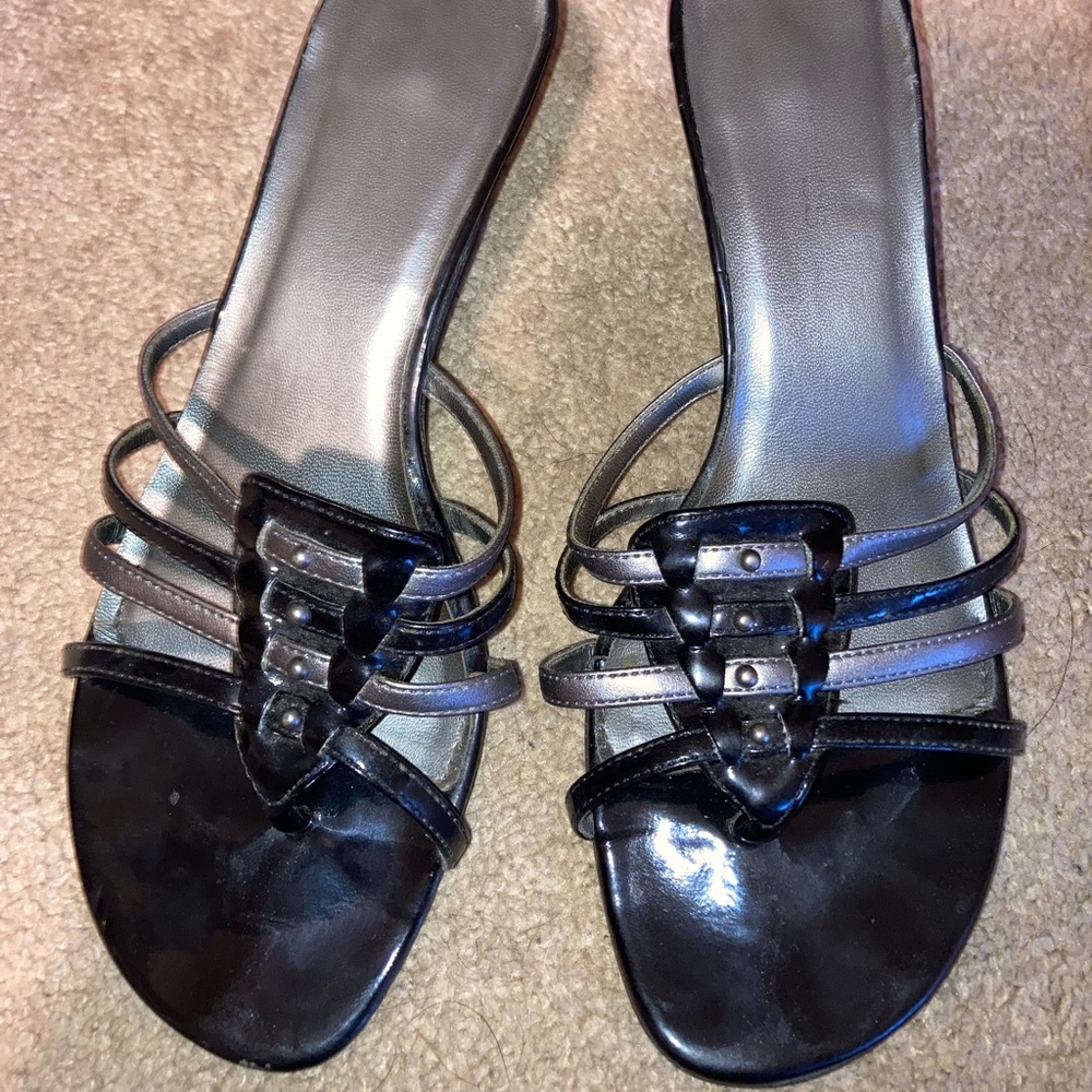 Small heel open toe shoe